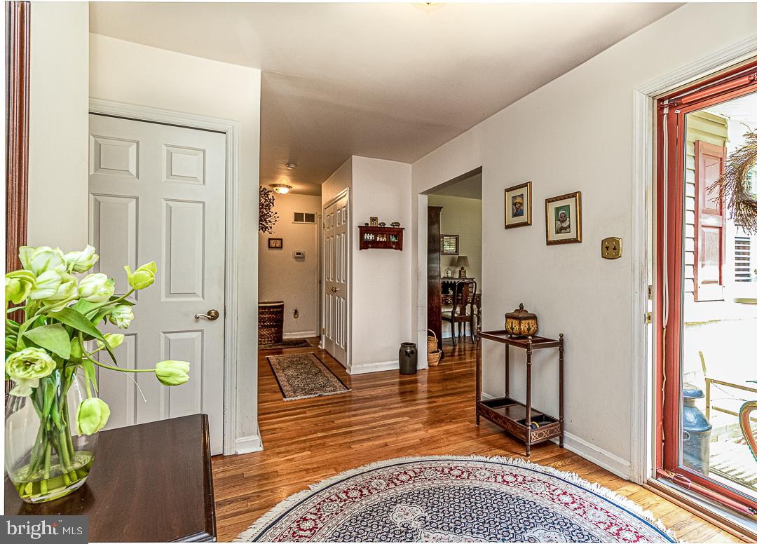 737 Whitebriar Road Hockessin, DE 19707 - Photo 2 of 25 Welcoming Entrance Foyer