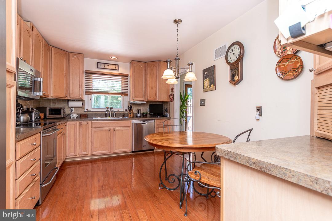 737 Whitebriar Road Hockessin, DE 19707 - Photo 6 of 25 Hardwood Flooring