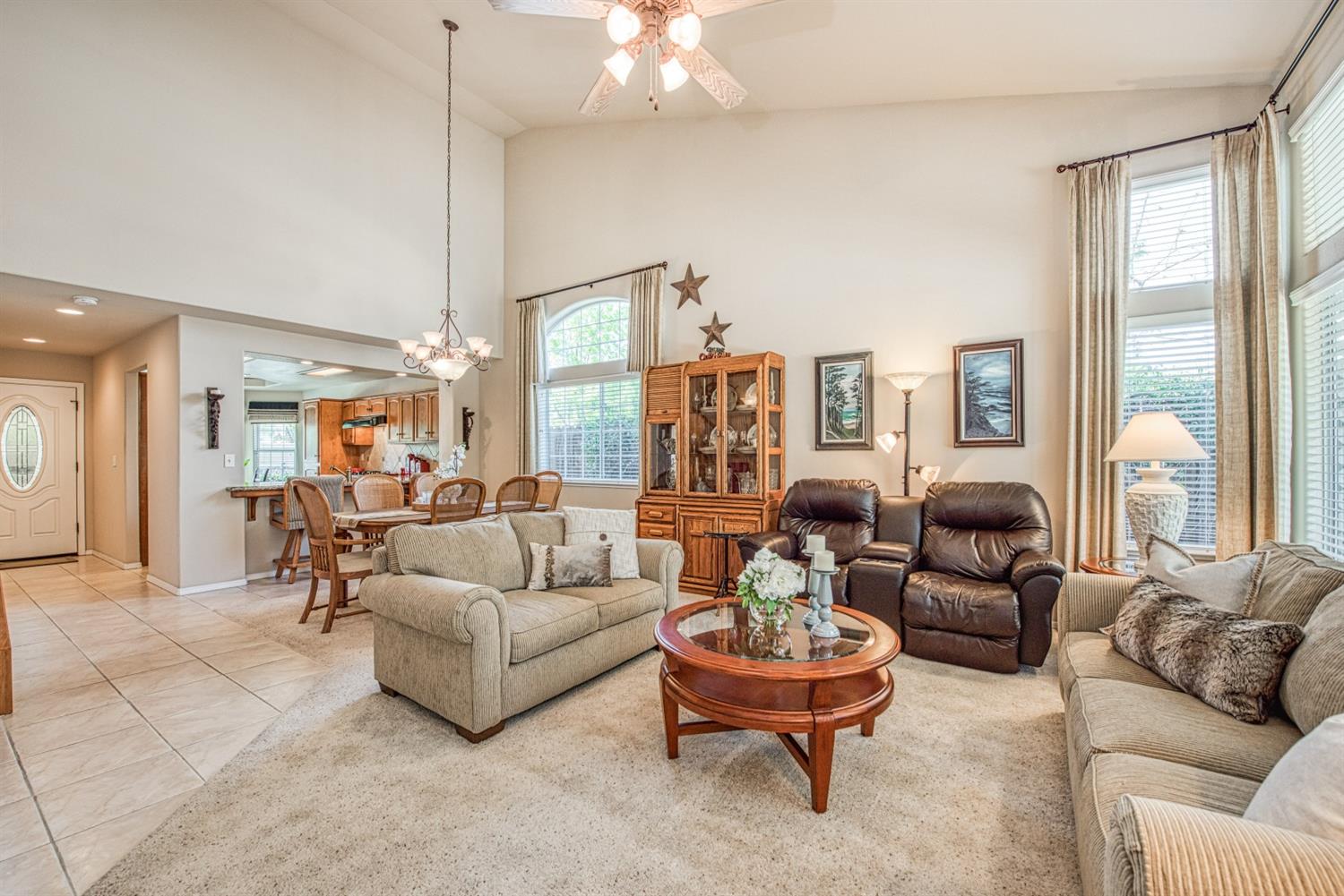 2815 Isabel Avenue Clovis, CA 93611 - Photo 4 of 31