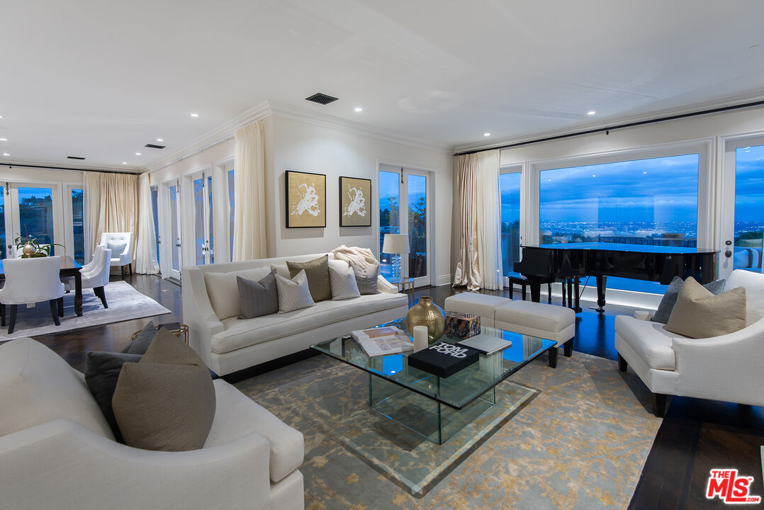 980 Stradella Road Los Angeles, CA 90077 - Photo 35 of 40 a living room with furniture and kitchen view