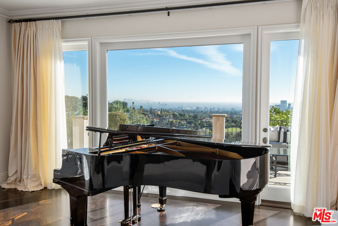 980 Stradella Road Los Angeles, CA 90077 - Photo 5 of 42