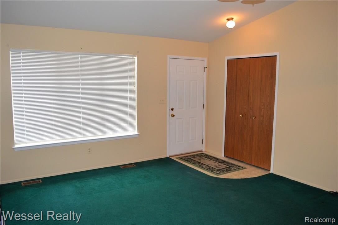 351 Fairgrove Street Romeo, MI 48065 - Photo 9 of 30 004.JPG