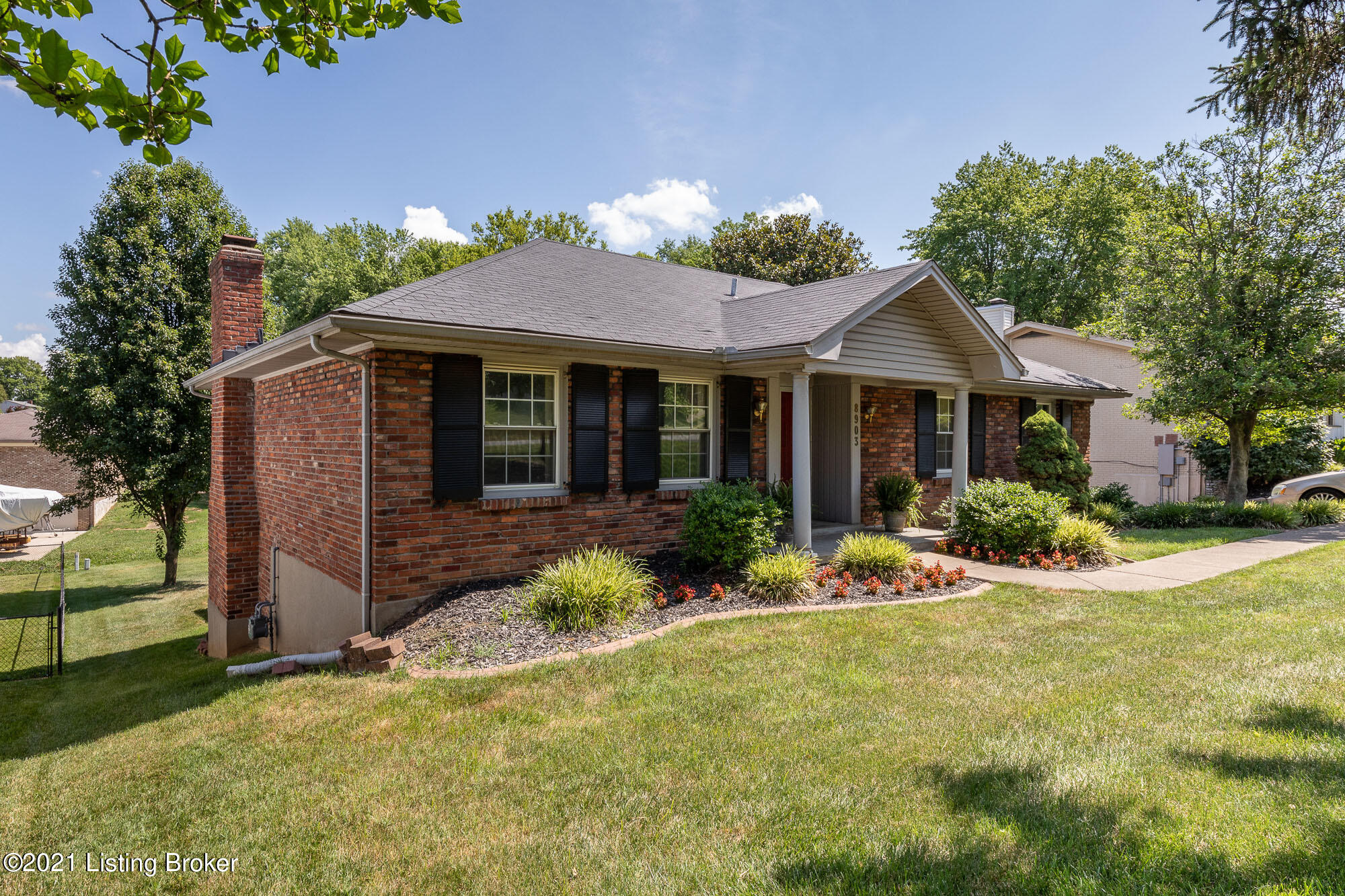 8903 La Costa Road Louisville, KY 40299 - Photo 2 of 43 Great curb appeal