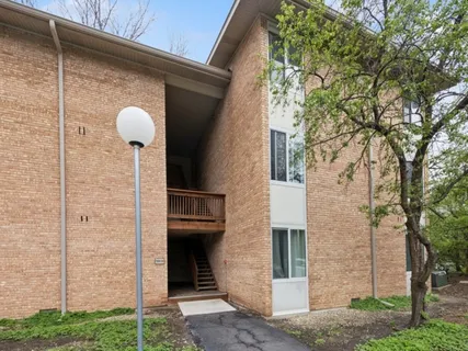 $185,000 | 5809 Oakwood Drive, Unit C, Lisle, IL 60532