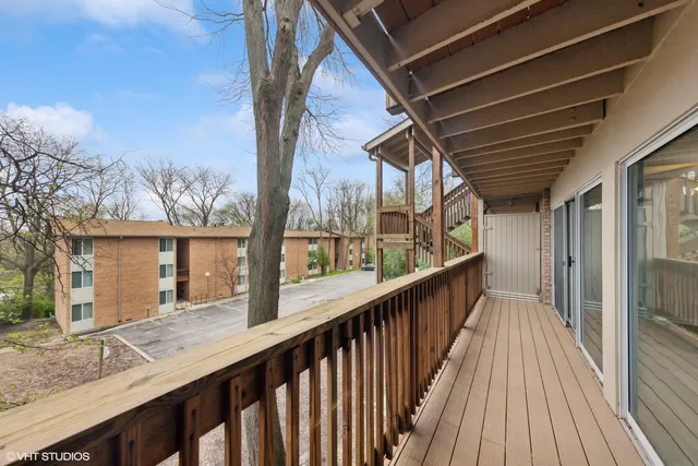 $185,000 | 5809 Oakwood Drive, Unit C, Lisle, IL 60532