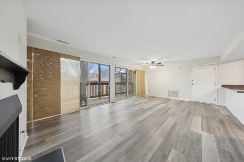 $185,000 | 5809 Oakwood Drive, Unit C, Lisle, IL 60532