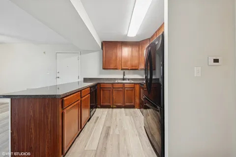 $185,000 | 5809 Oakwood Drive, Unit C, Lisle, IL 60532