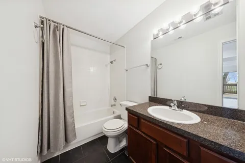 $185,000 | 5809 Oakwood Drive, Unit C, Lisle, IL 60532