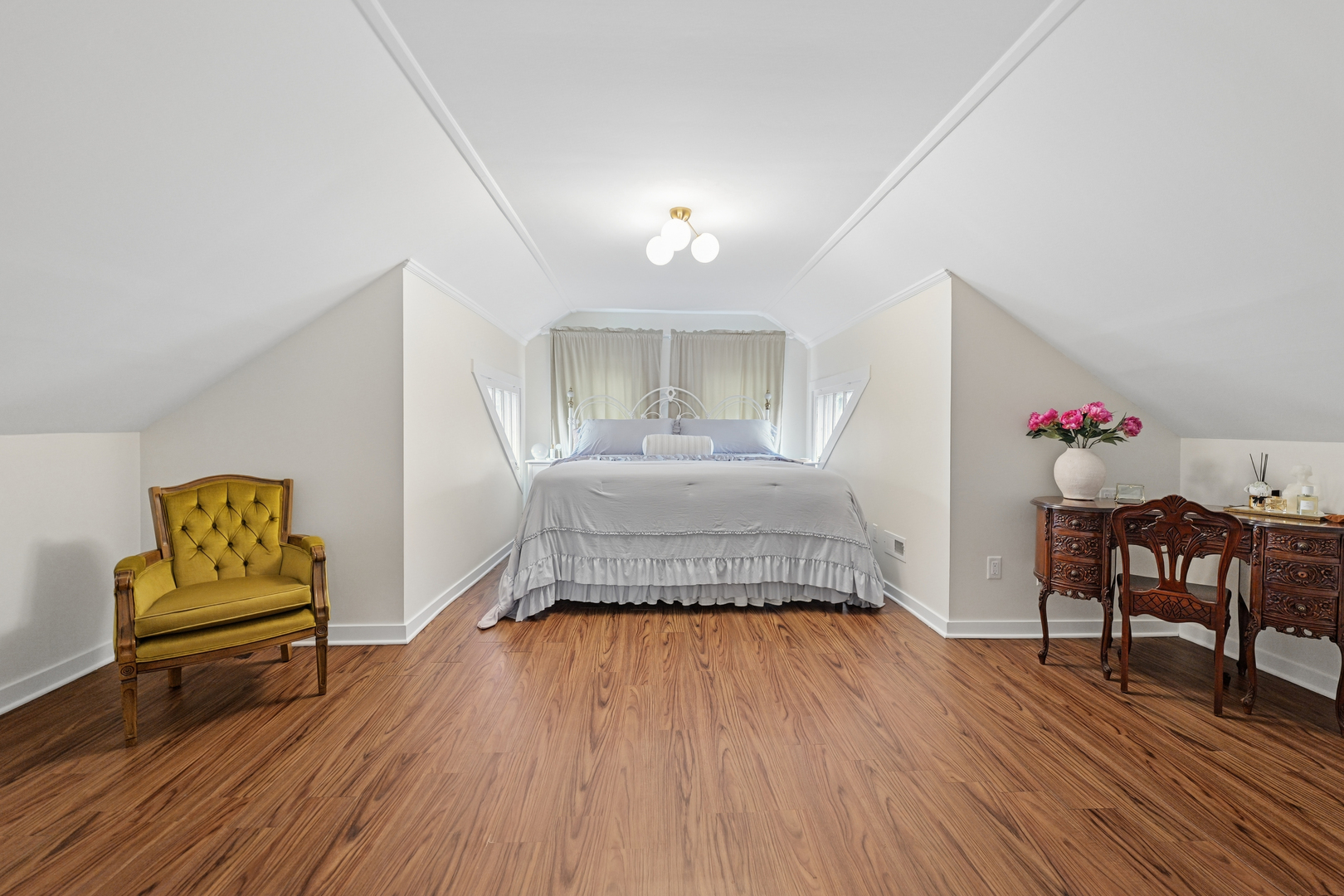4136 Raymond Avenue Brookfield, IL 60513 - Photo 18 of 23 a bedroom with a bed and a table in it