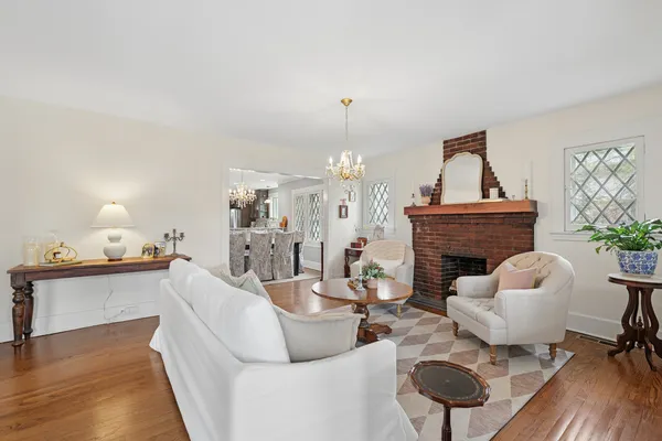 $599,000 | 4136 Raymond Avenue, Brookfield, IL 60513