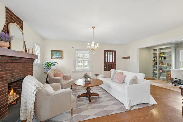 $599,000 | 4136 Raymond Avenue, Brookfield, IL 60513