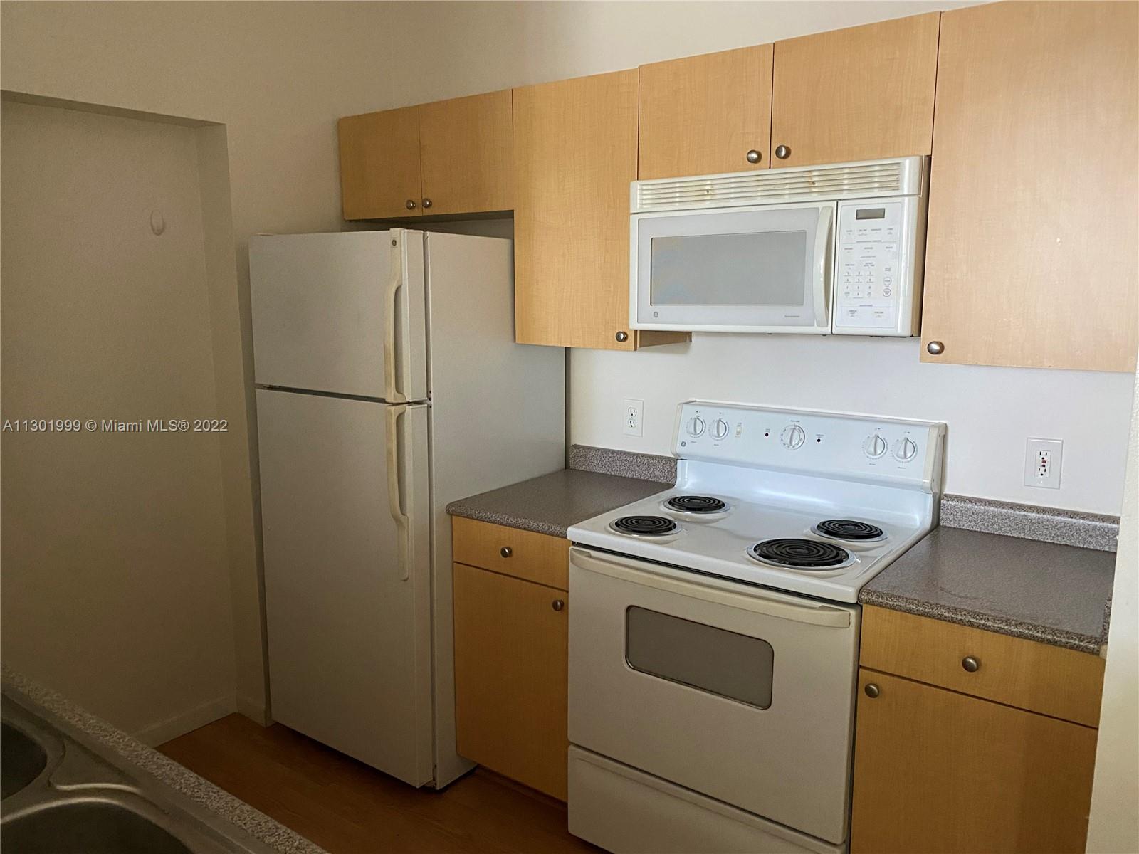 Parkside Hollywood, FL 33020 - Photo 18 of 26 a utility room with dryer and washer