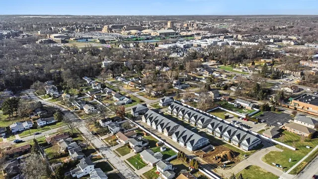 $795,000 | 1253 Echoes Circle, South Bend, IN 46617