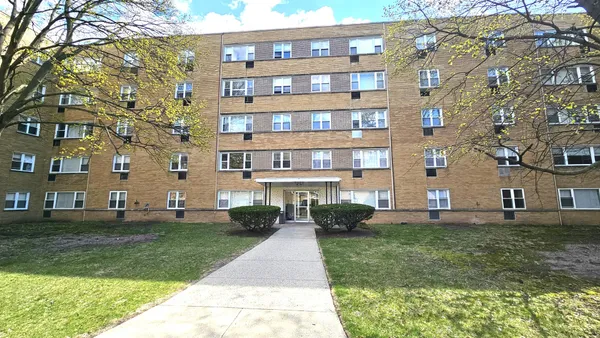$1,495 | 2025 West Granville Avenue, Unit 305, Chicago, IL 60659