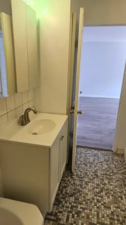 $1,495 | 2025 West Granville Avenue, Unit 305, Chicago, IL 60659