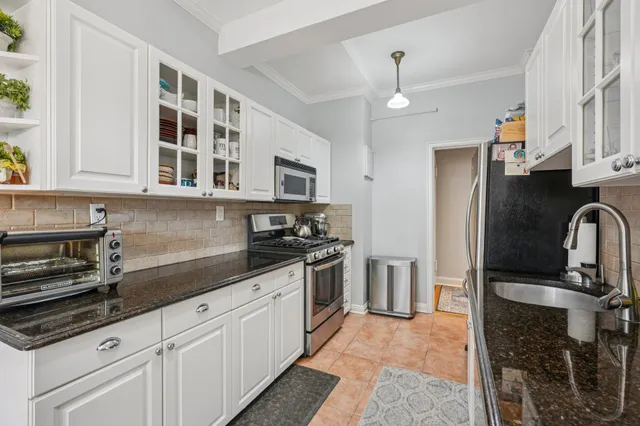 $388,800 | 160 Middle Neck Road, Unit 2C, Great Neck, NY 11021