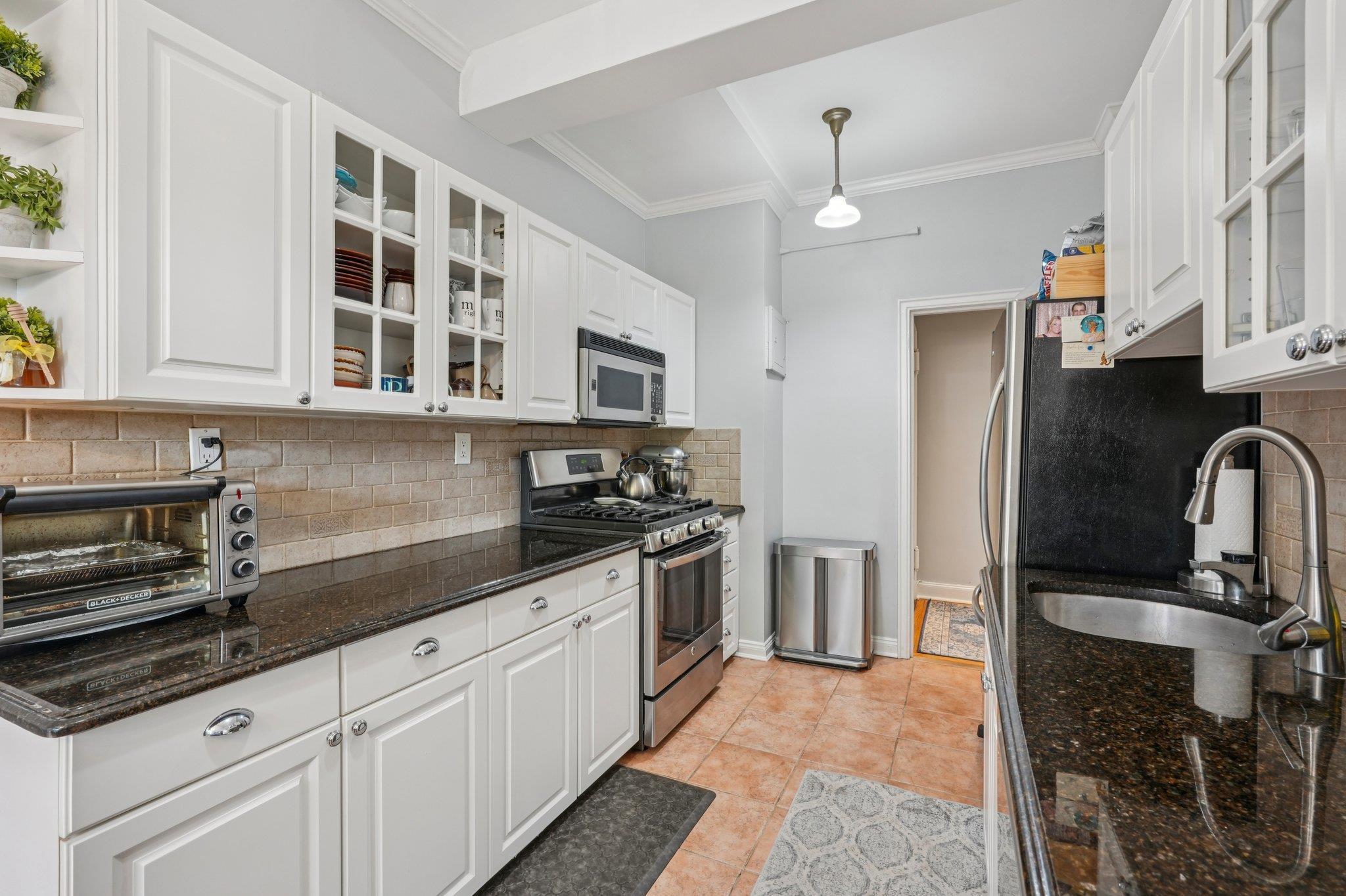 160 Middle Neck Road, Unit 2C Great Neck, NY 11021 - Photo 12 of 28