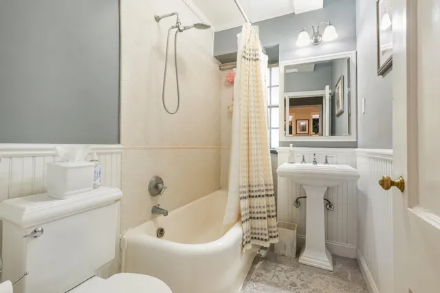 $388,800 | 160 Middle Neck Road, Unit 2C, Great Neck, NY 11021