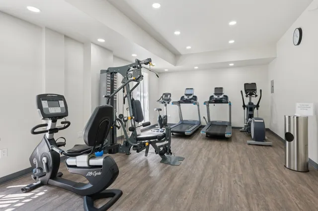 $388,800 | 160 Middle Neck Road, Unit 2C, Great Neck, NY 11021