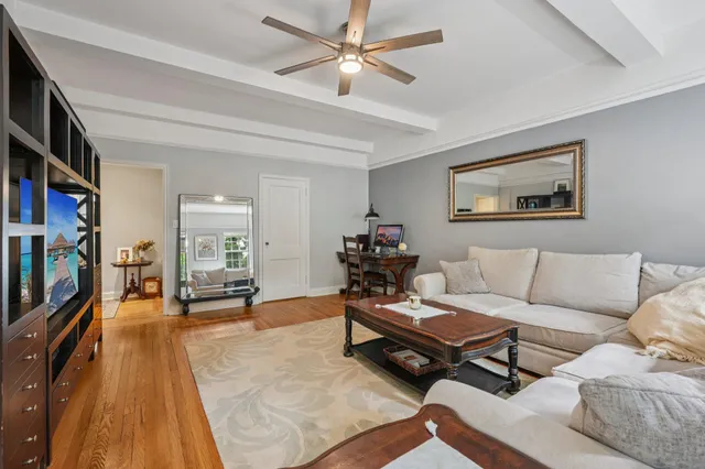 $388,800 | 160 Middle Neck Road, Unit 2C, Great Neck, NY 11021