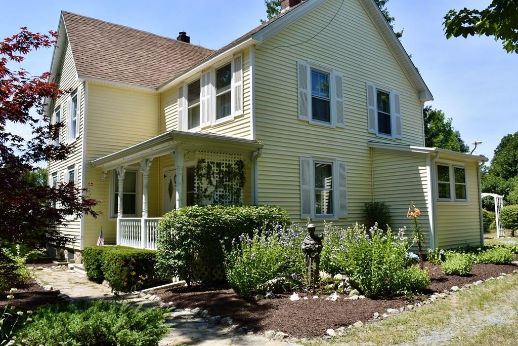 74 Acushnet Road Mattapoisett, MA 02739 - Photo 3 of 30 Gallery Image 3