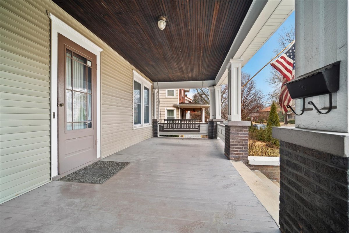 6 White Place Bloomington, IL 61701 - Photo 2 of 28