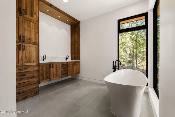 $1,900,000 | 292 Fairway View Drive, Sandpoint, ID 83864