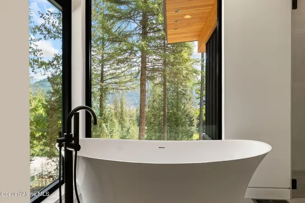 $1,900,000 | 292 Fairway View Drive, Sandpoint, ID 83864