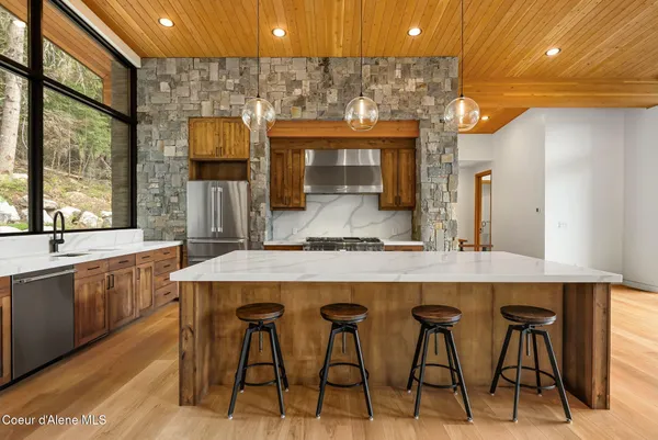 $1,900,000 | 292 Fairway View Drive, Sandpoint, ID 83864