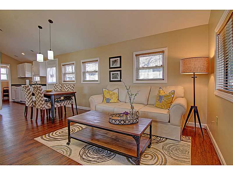 53E Andrew Comstock Road Warwick, RI 02886 - Photo 4 of 23 Living Room.