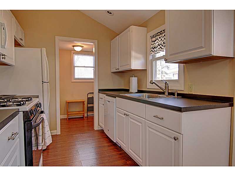 53E Andrew Comstock Road Warwick, RI 02886 - Photo 8 of 23 Kitchen.