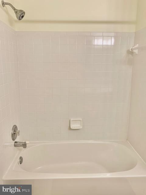 3207 Water Lily Court Laurel, MD 20724 - Photo 20 of 39 a bathroom with a bathtub