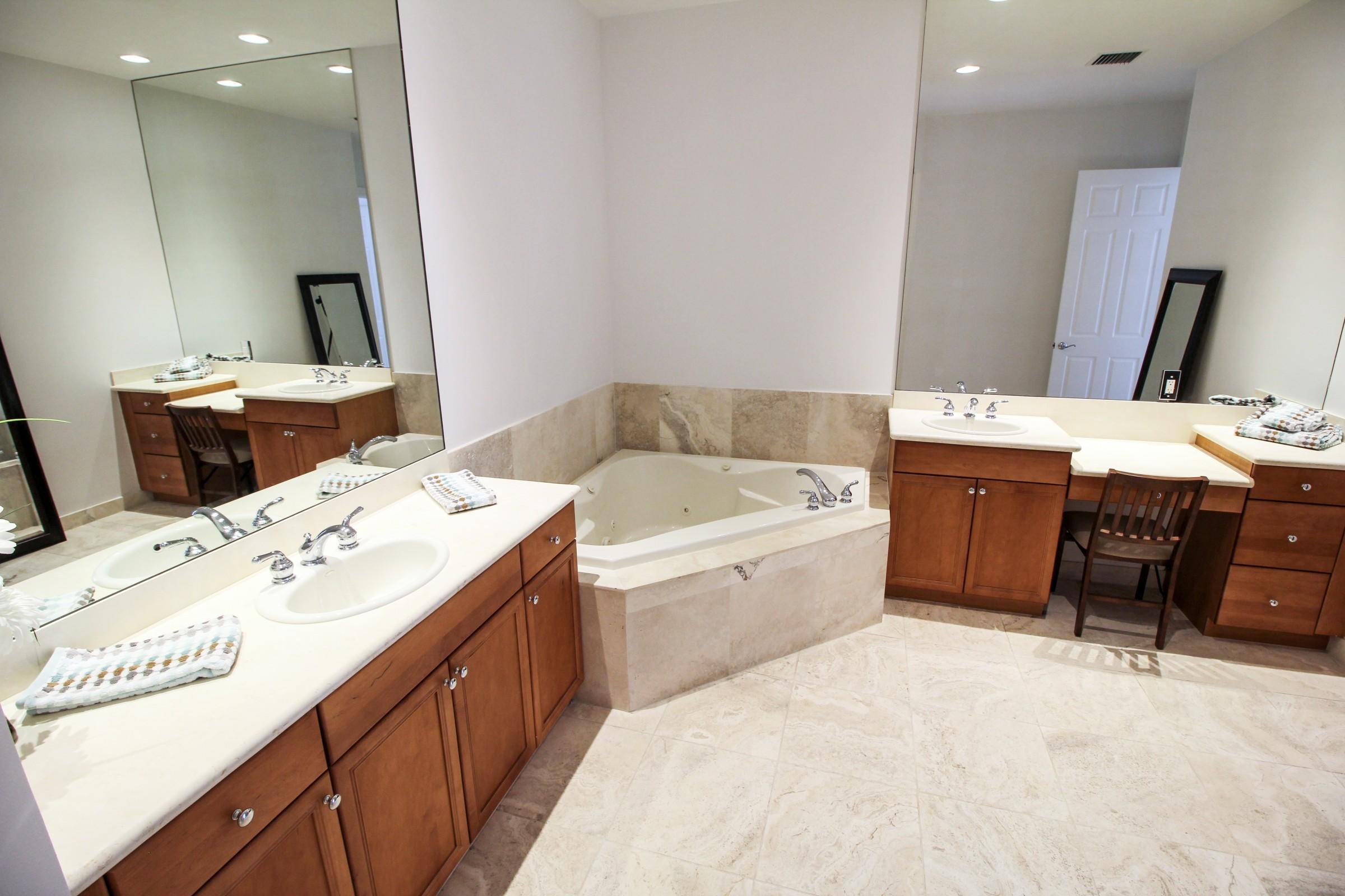 24 Royal Palm Way, Unit 1 Boca Raton, FL 33432 - Photo 16 of 47 16_AVCNWT_still_mba