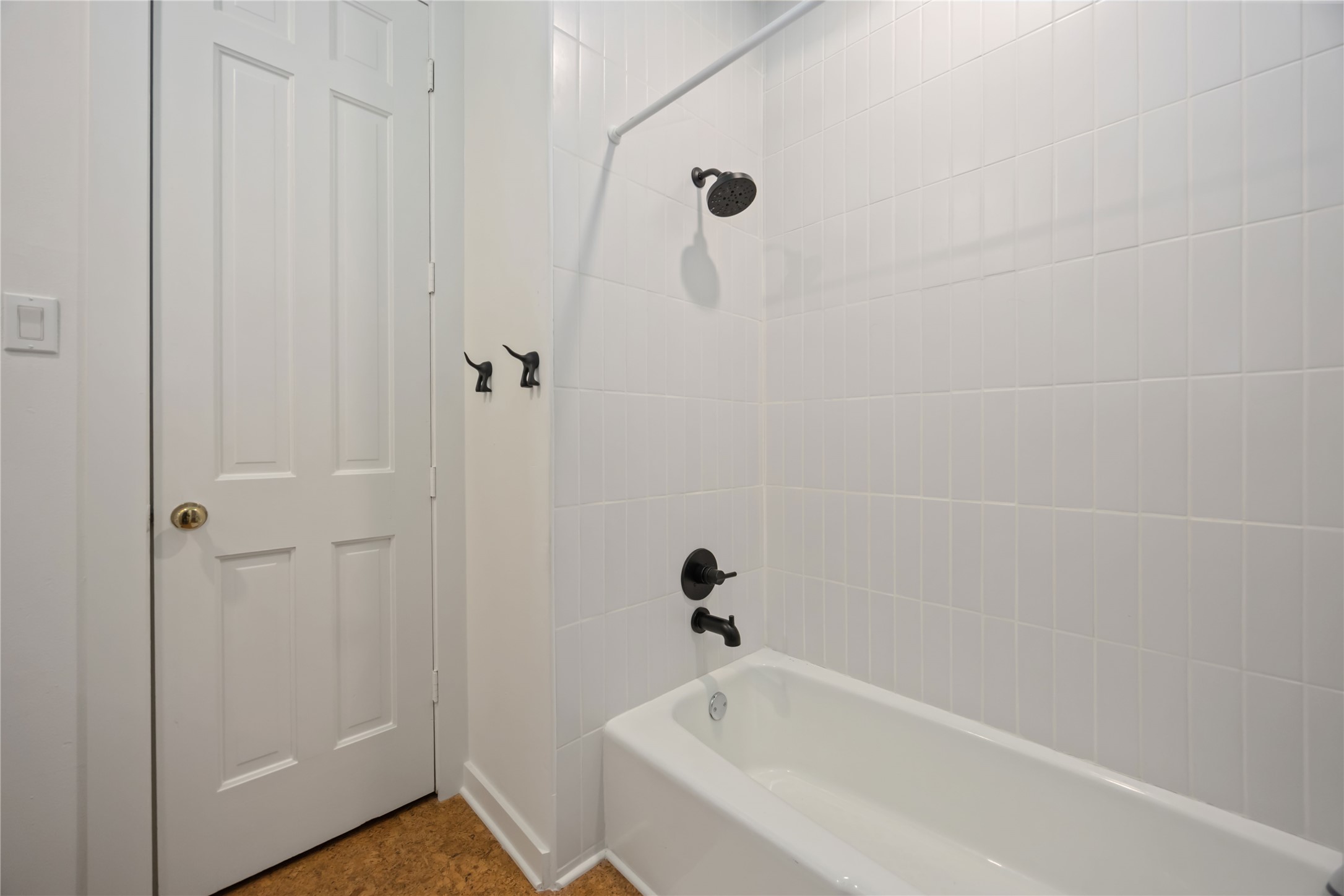 1425 Nantucket Drive, Unit B Houston, TX 77057 - Photo 34 of 38 2nd Bathroom
