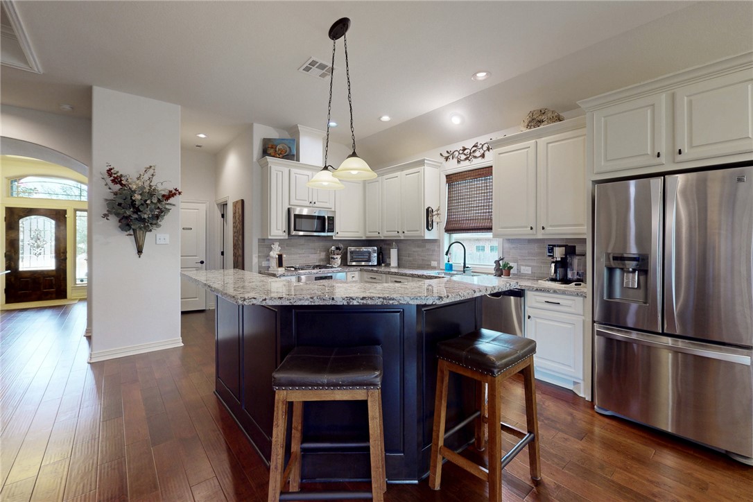 3317 Fiddlers Green Bryan, TX 77808 - Photo 6 of 36 Beautiful Chef's Kitchen with Pendants and Recessed Lighting, Stainless Steel Appliances and Gas Range, Granite Countertops, Kent Moore Cabinets with Soft-Close Drawers and Door, Large Island with Eating Area