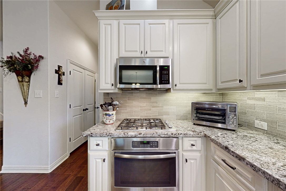 3317 Fiddlers Green Bryan, TX 77808 - Photo 9 of 39 White Kent Moore Soft Close Cabinet Doors and Drawers, Stainless Appliances
