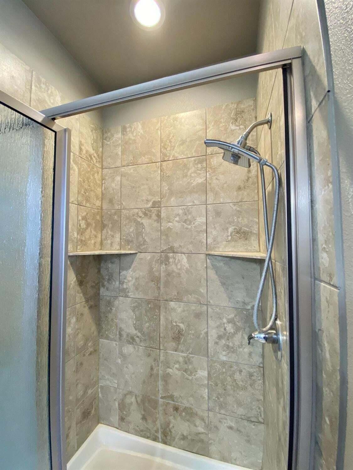 7810 86th Street Lubbock, TX 79424 - Photo 11 of 19 Shower