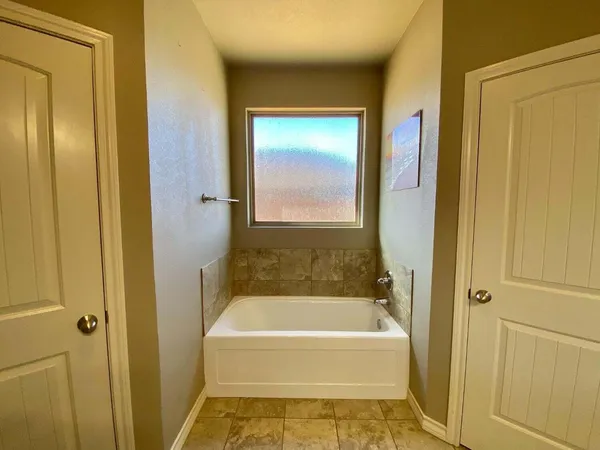 $1,800 | 7810 86th Street, Lubbock, TX 79424