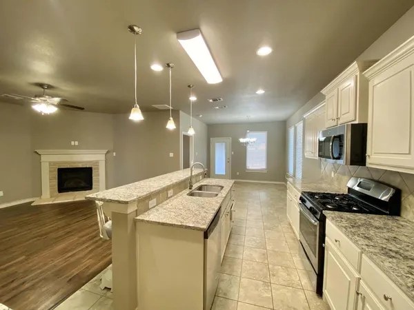 $1,800 | 7810 86th Street, Lubbock, TX 79424