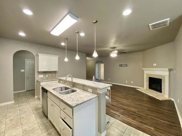 $1,800 | 7810 86th Street, Lubbock, TX 79424