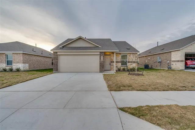 $2,150 | 2700 Wispy Crk Drive, Fort Worth, TX 76108