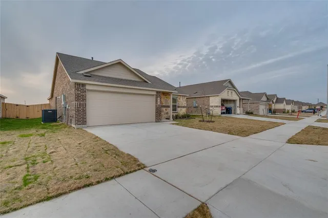 $2,150 | 2700 Wispy Crk Drive, Fort Worth, TX 76108