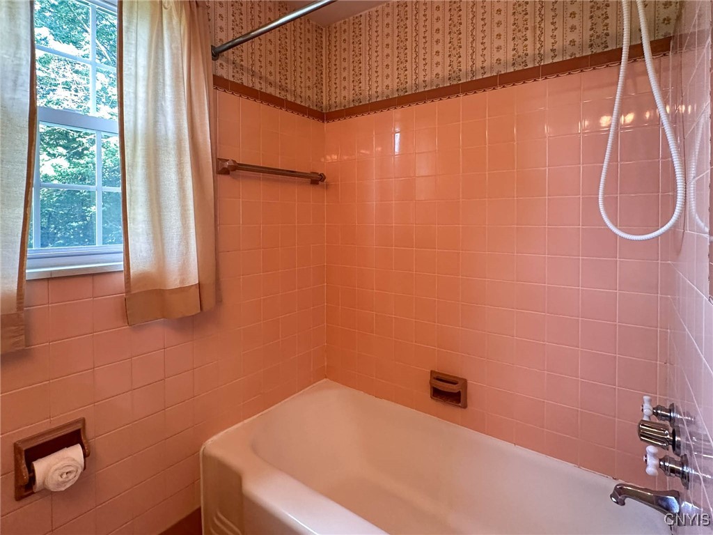 63 Higby Road Utica, NY 13501 - Photo 23 of 38