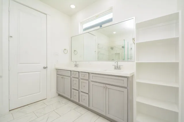 $2,095 | 310 Cyclamen Street, Houston, TX 77018