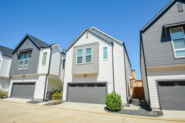 $2,095 | 310 Cyclamen Street, Houston, TX 77018