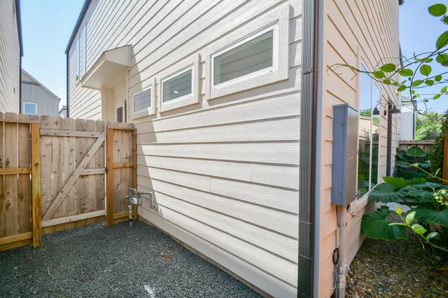 $2,095 | 310 Cyclamen Street, Houston, TX 77018