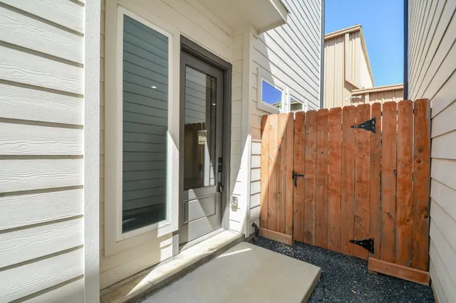 $2,095 | 310 Cyclamen Street, Houston, TX 77018