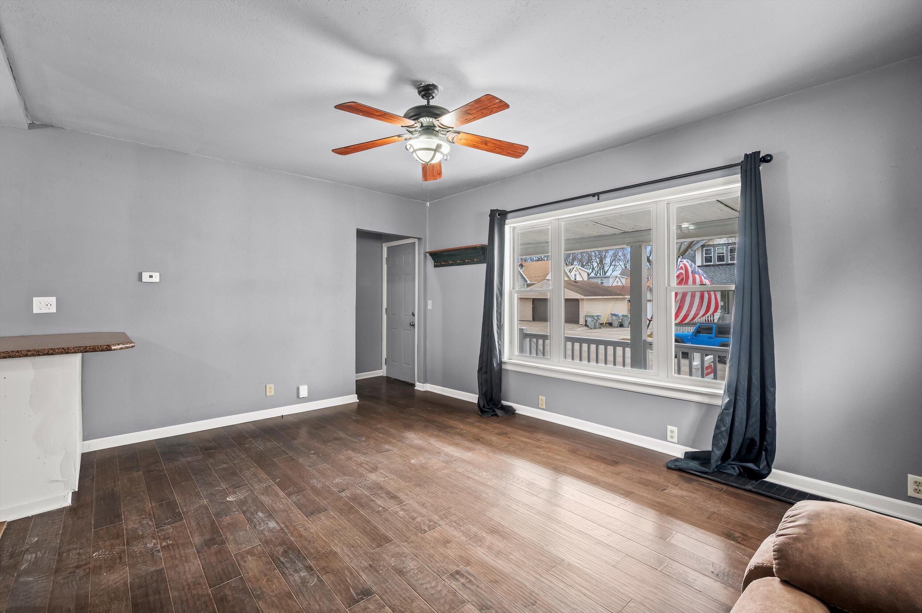 2058 South 36th Street Milwaukee, WI 53215 - Photo 11 of 28 12-Z62_8479