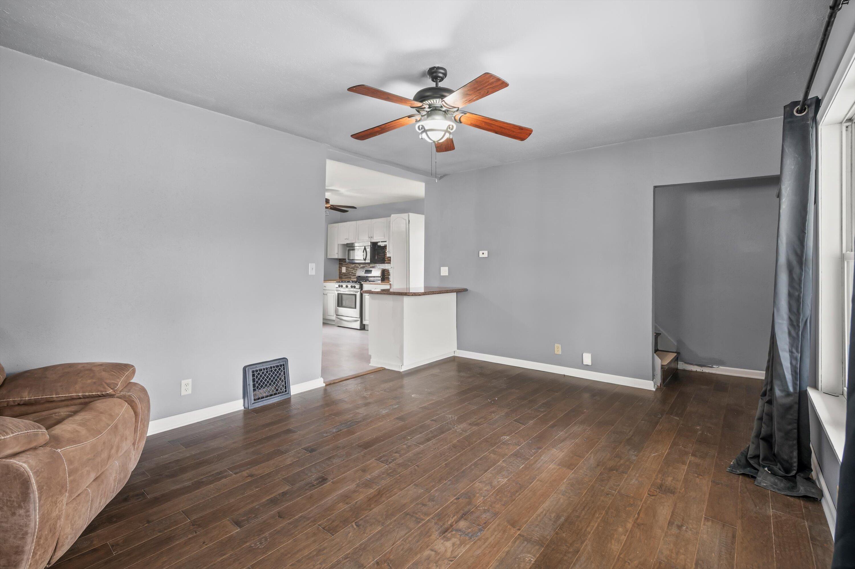 2058 South 36th Street Milwaukee, WI 53215 - Photo 12 of 28 13-Z62_8485