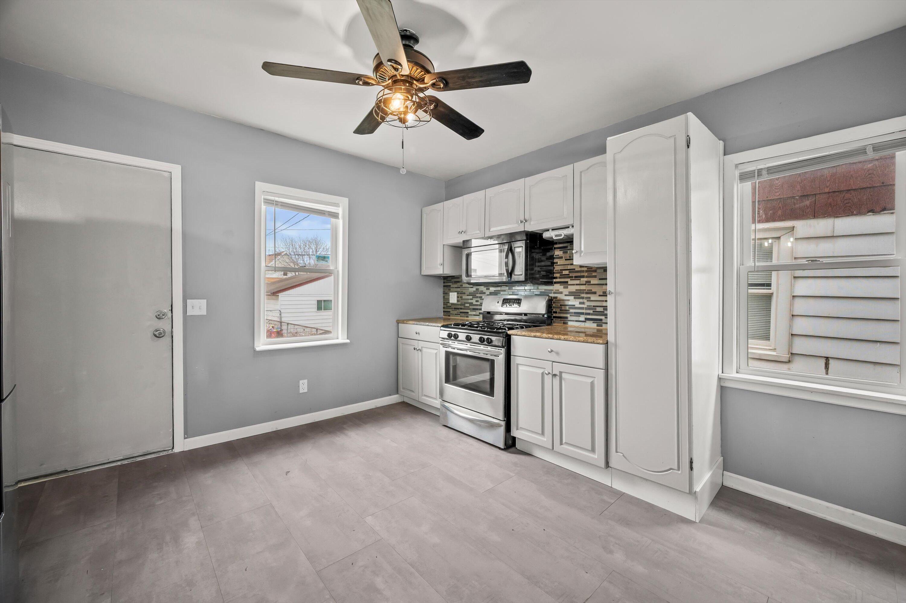 2058 South 36th Street Milwaukee, WI 53215 - Photo 14 of 28 15-Z62_8497